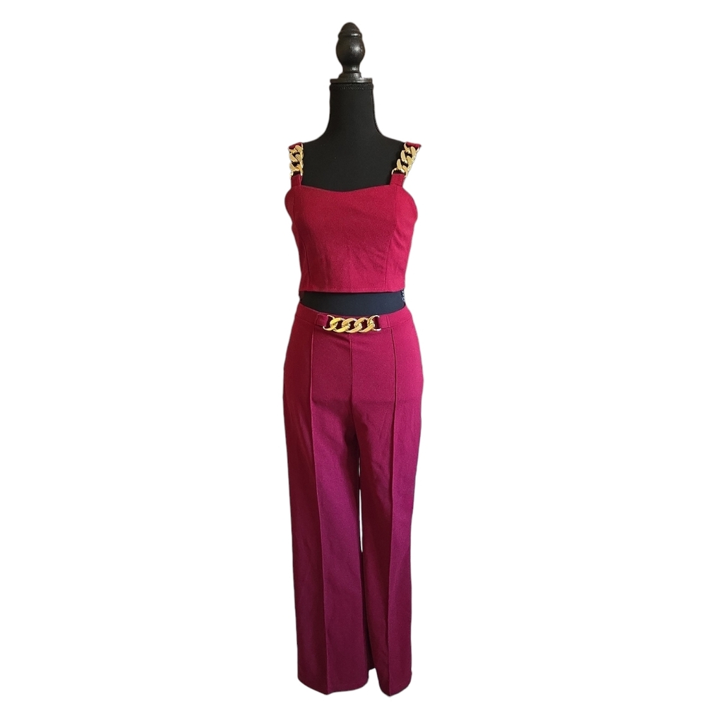 Chic Magenta Sets with Gold Chain Accents
